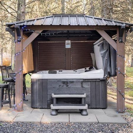 Rustic Cozy Cabin With Hot Tub Bragg Creek Luaran gambar