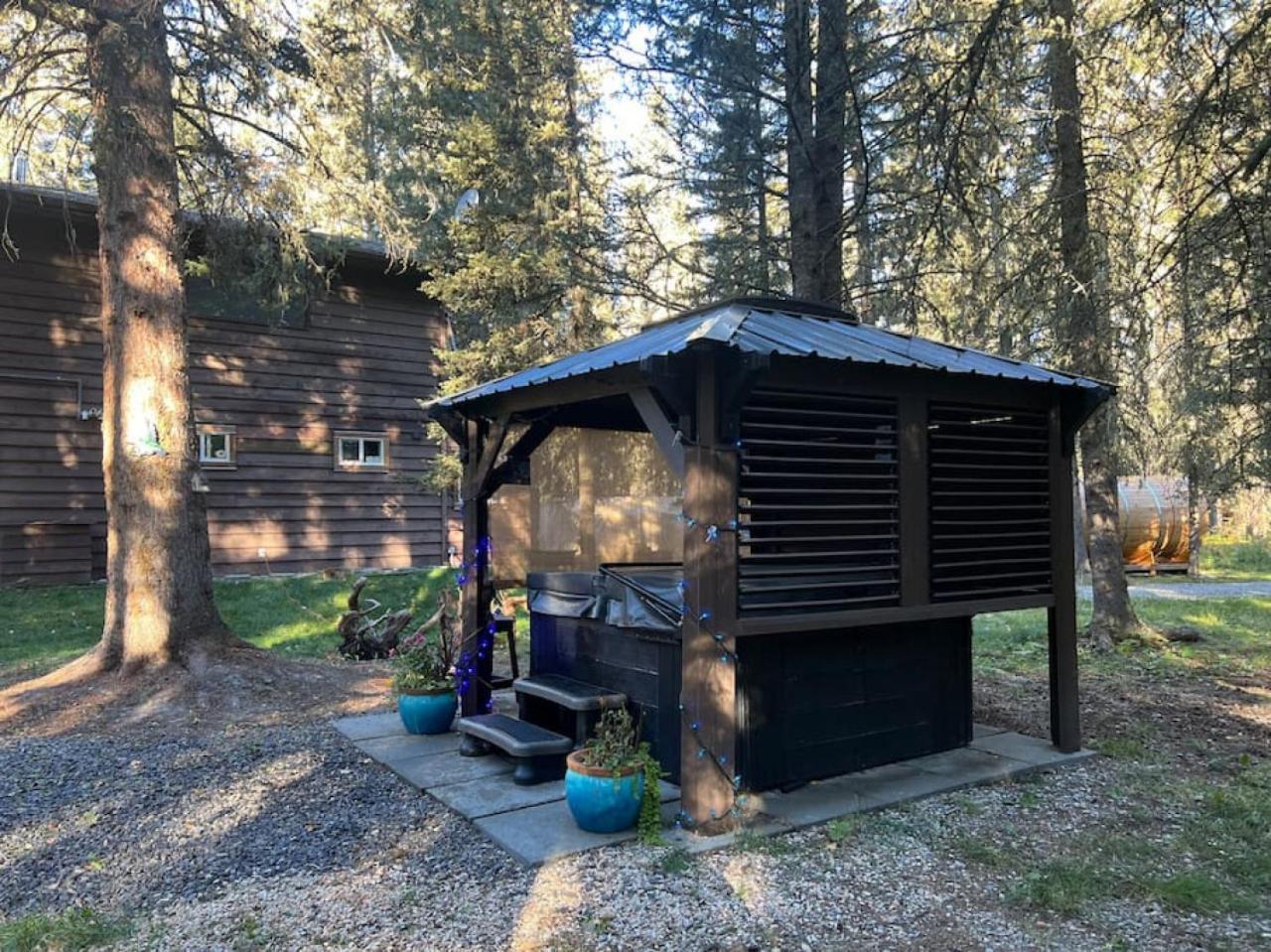 Rustic Cozy Cabin With Hot Tub Bragg Creek Luaran gambar