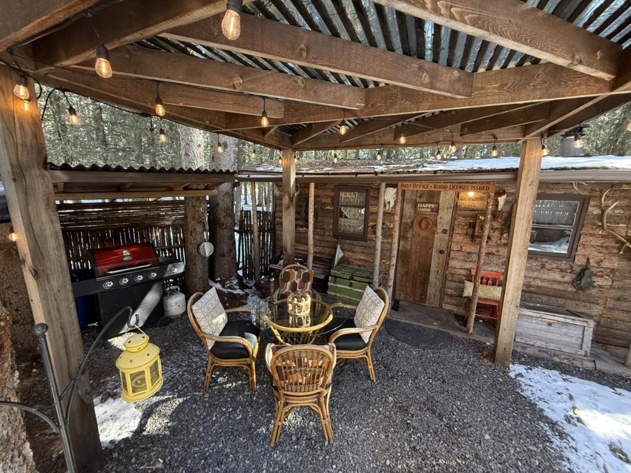 Rustic Cozy Cabin With Hot Tub Bragg Creek Luaran gambar