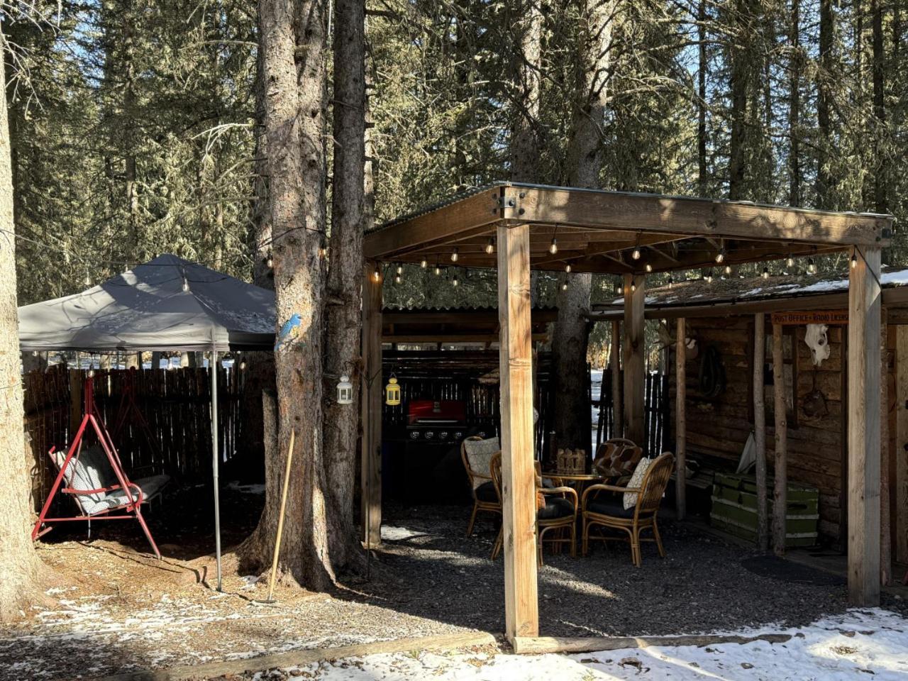 Rustic Cozy Cabin With Hot Tub Bragg Creek Luaran gambar