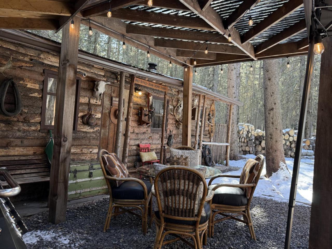 Rustic Cozy Cabin With Hot Tub Bragg Creek Luaran gambar